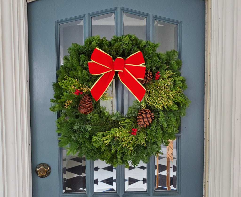 Traditional Decorator Wreath (24")