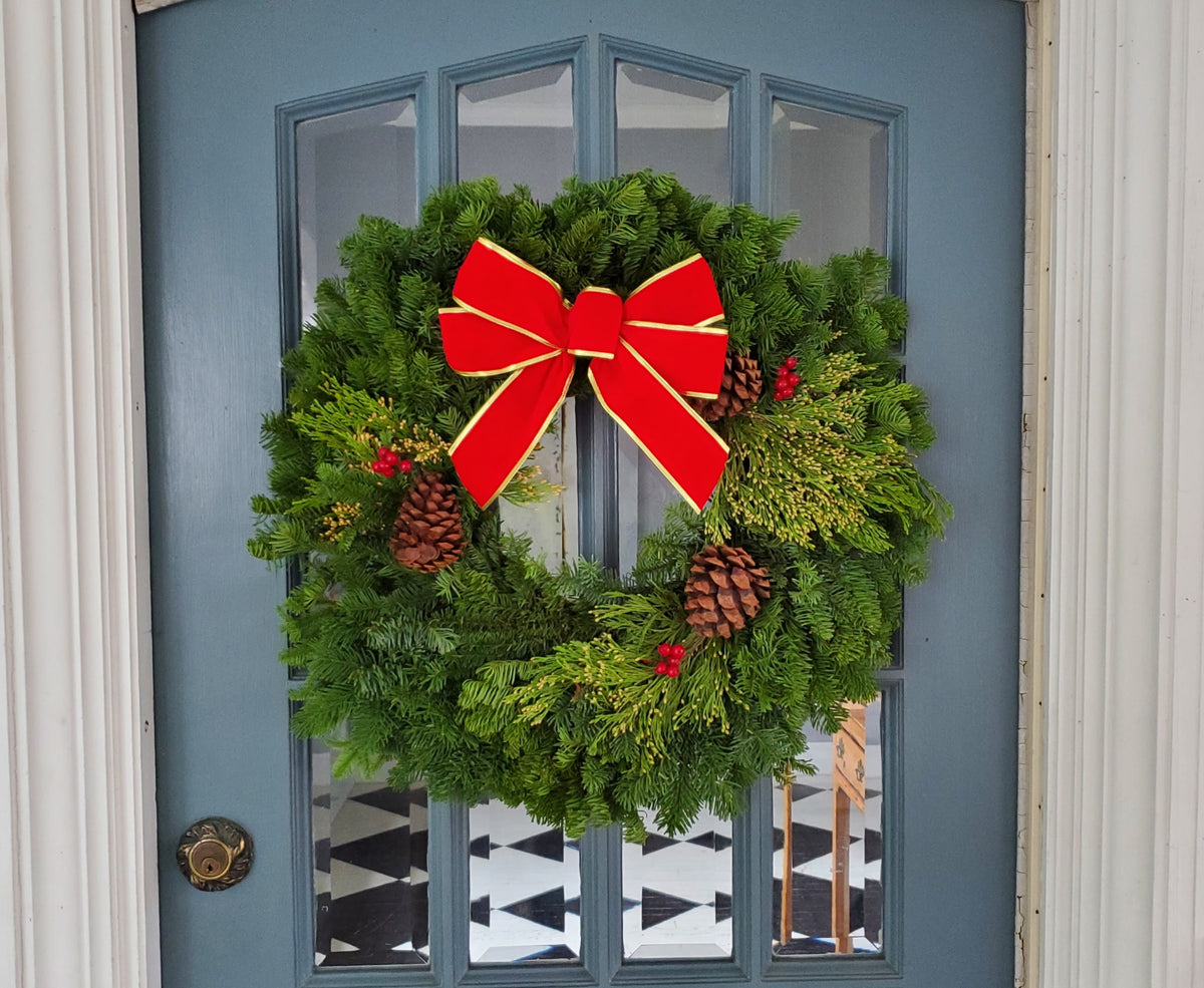 Traditional Decorator Wreath (24")