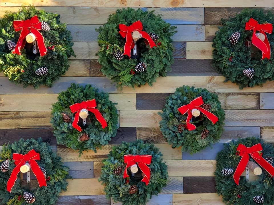 Traditional Decorator Wreath (24")